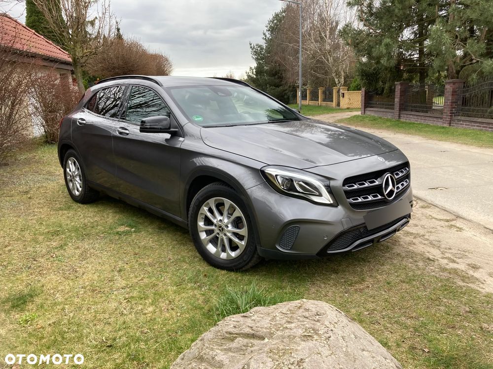 Mercedes-Benz GLA 220 4Matic 7G-DCT