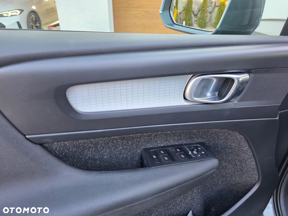 Volvo XC 40 D4 AWD Geartronic Momentum Pro - 12