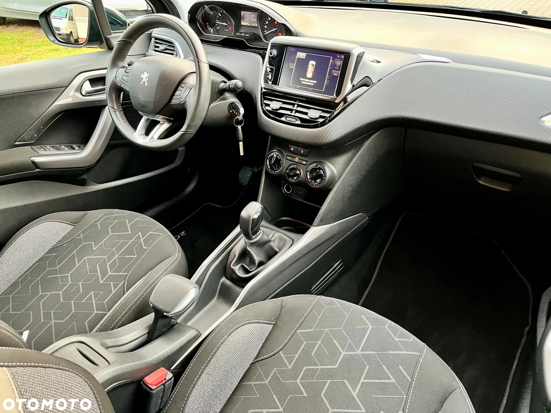 Peugeot 2008 1.2 Pure Tech Style S&S - 11
