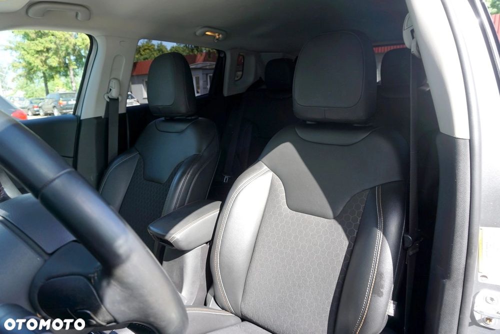 Jeep Compass - 24