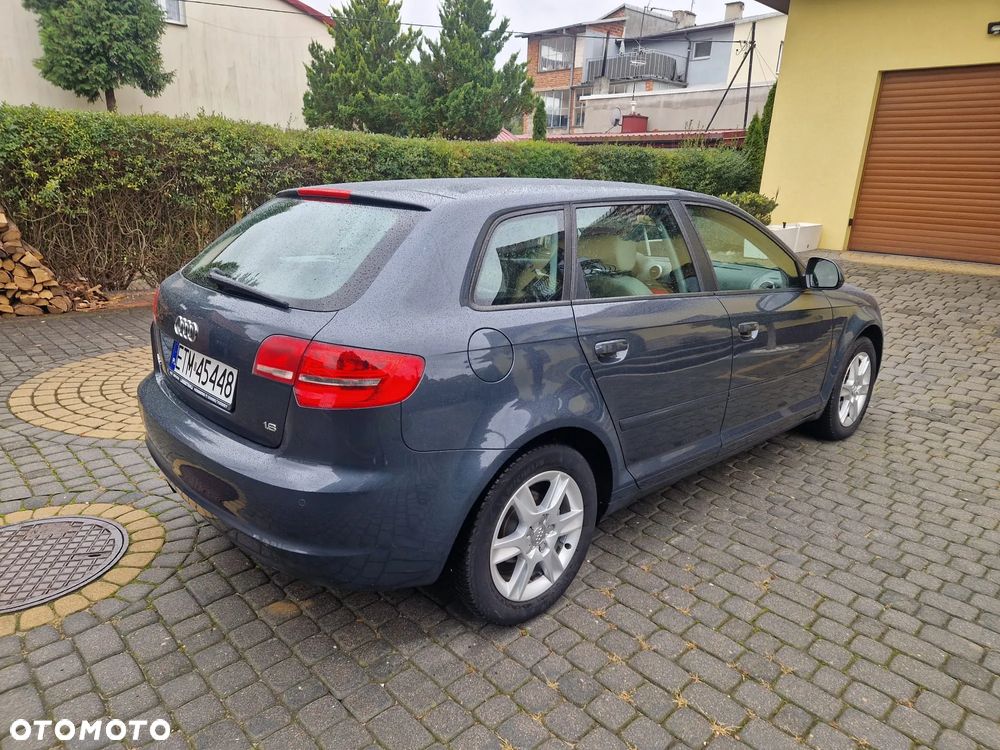 Audi A3 Sportback 1.6 Ambiente - 4