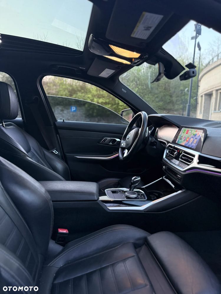 BMW Seria 3 330i Sport Line sport - 17