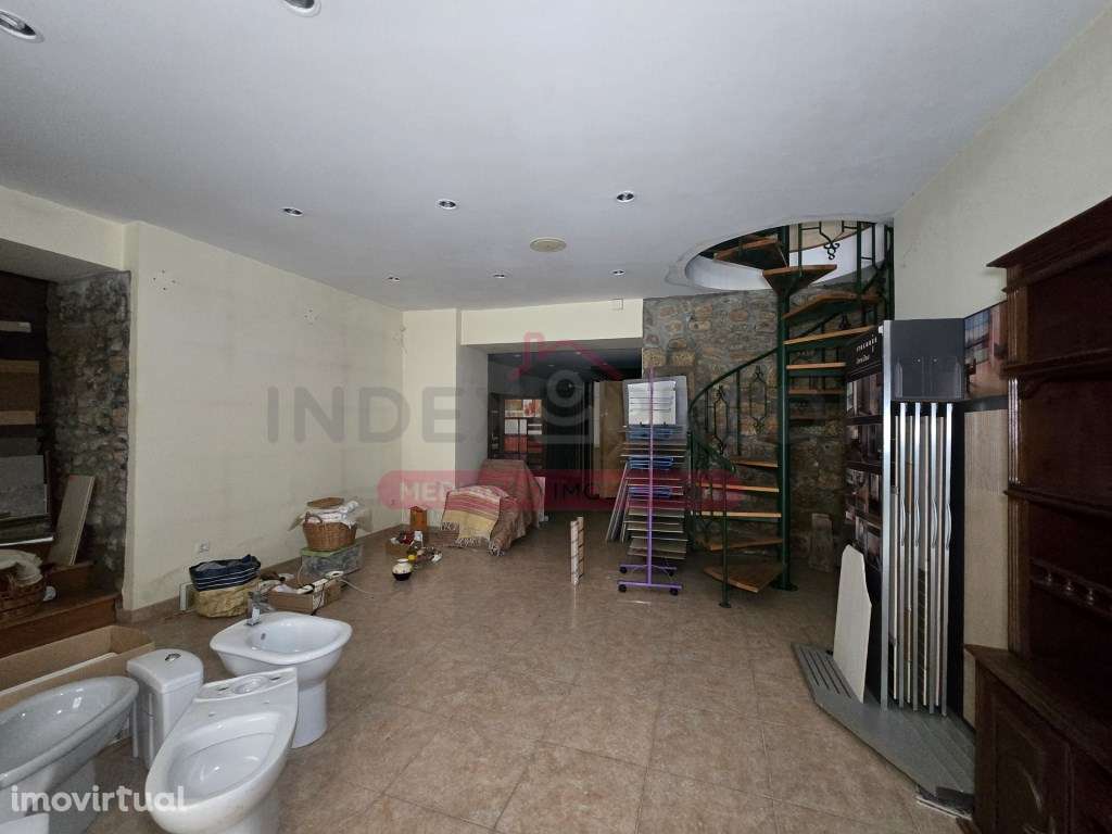 Prédio com varias frações Autónomas - Venda Judicial - Guarda - Grande imagem: 5/55