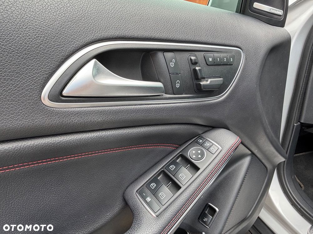 Mercedes-Benz GLA AMG 45 4Matic AMG Speedshift 7G-DCT - 14