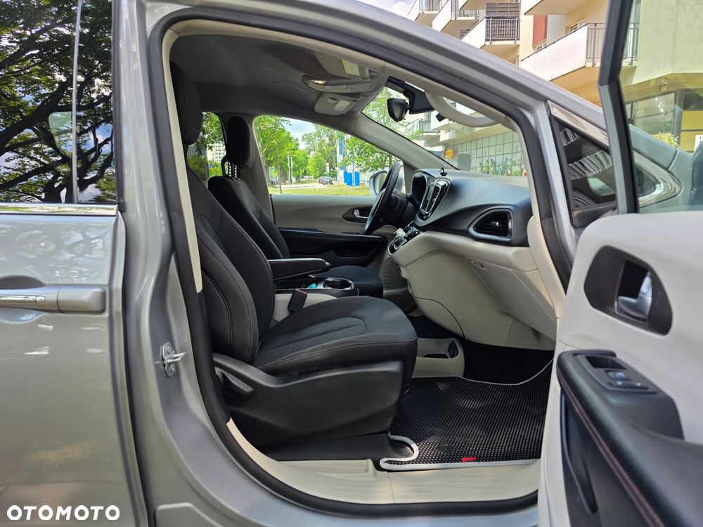 Chrysler Pacifica - 33