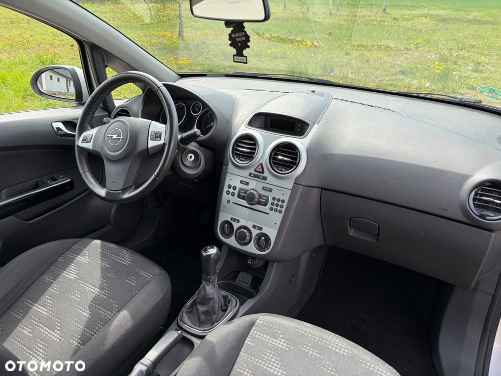 Opel Corsa 1.4 16V Satellite - 9