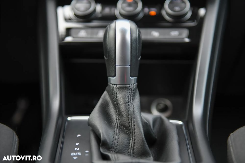 Volkswagen Touran - 36