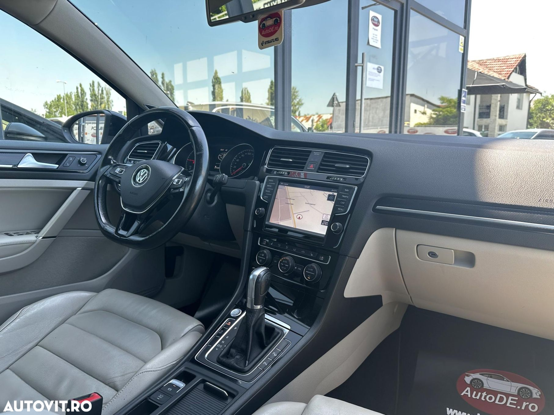 Volkswagen Golf - 6