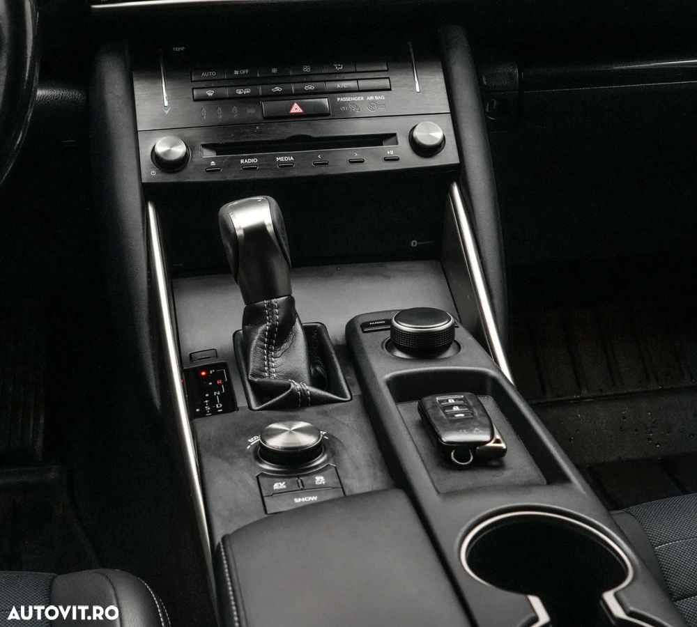 Lexus Seria IS 300h Executive - 23