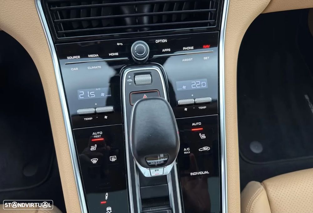 Porsche Panamera 4 E-Hybrid - 12