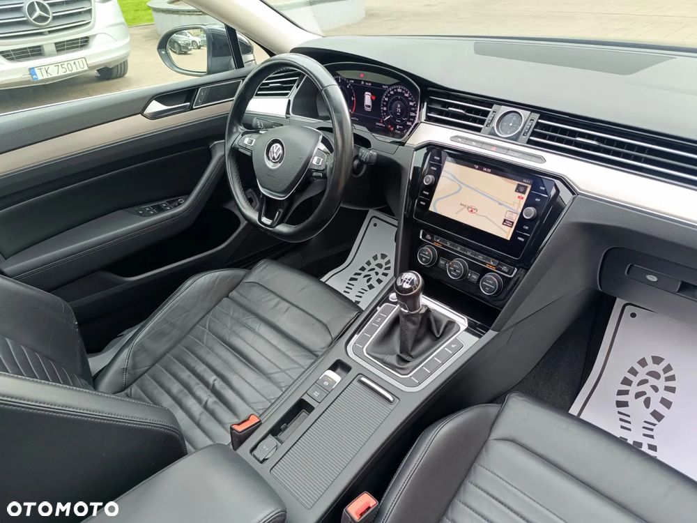 Volkswagen Passat 2.0 TDI (BlueMotion Technology) Highline - 33