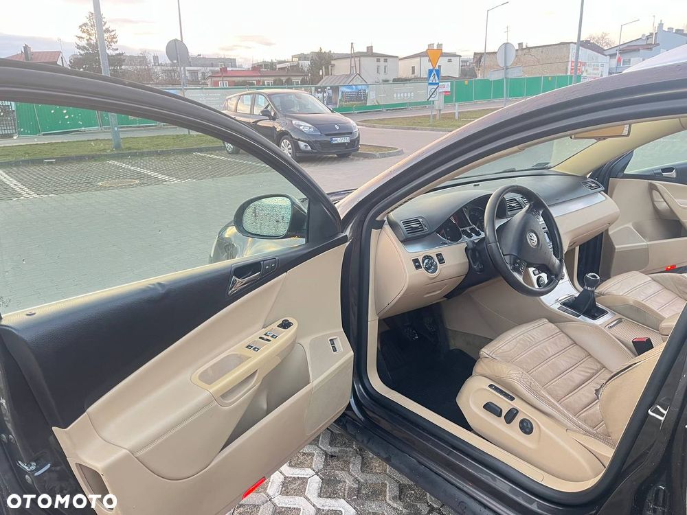 Volkswagen Passat - 11