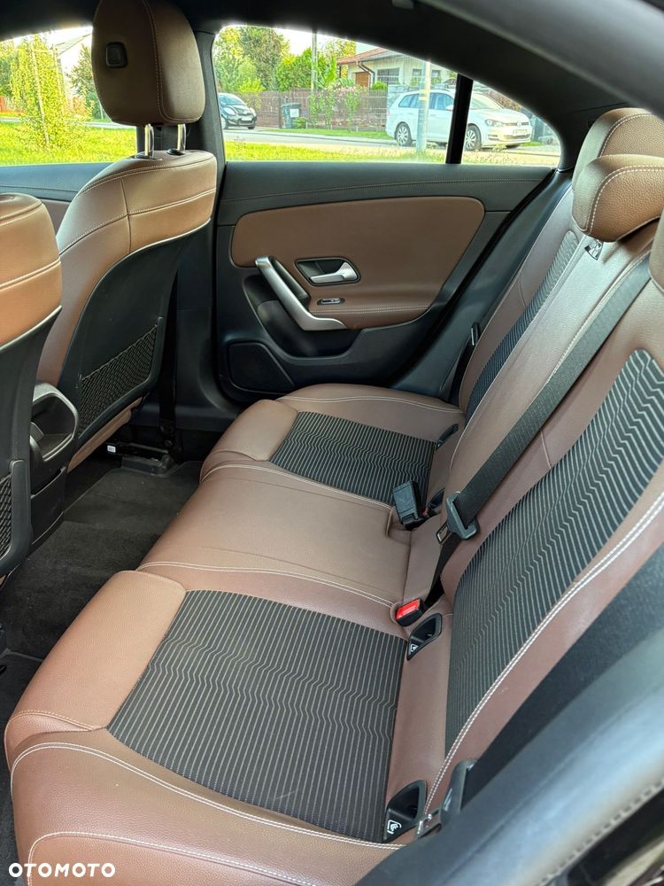 Mercedes-Benz CLA 220 4-Matic 7G-DCT - 11