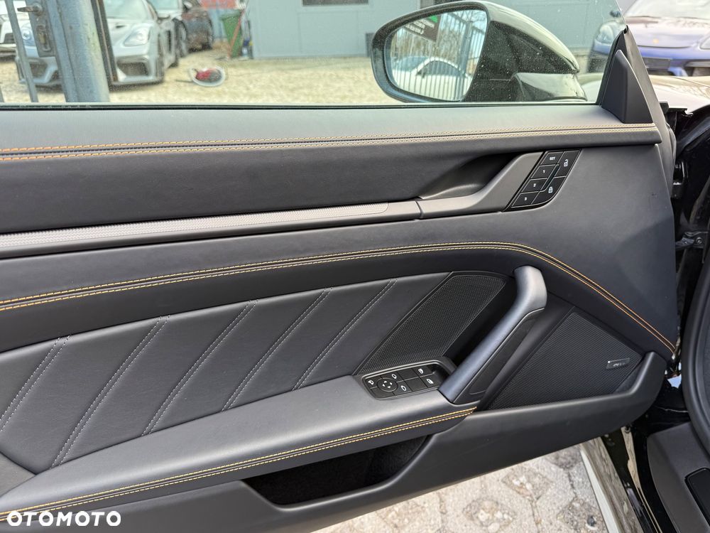 Porsche 911 Targa 4 GTS PDK - 18