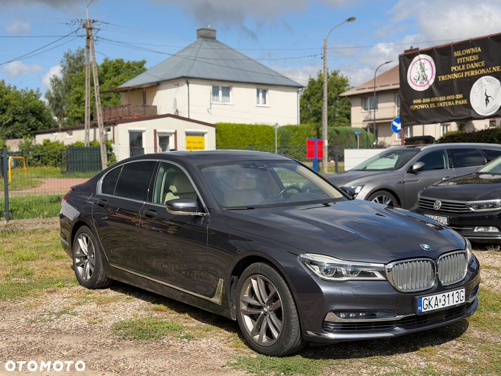 BMW Seria 7 750i xDrive - 11