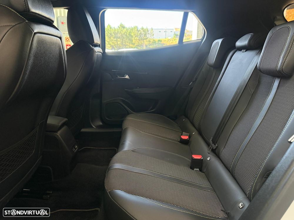 Peugeot 2008 1.2 PureTech GT EAT8 - 41