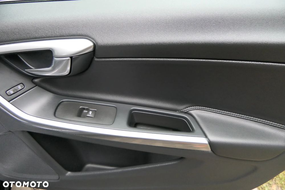 Volvo V60 D2 Drive-E Momentum - 23