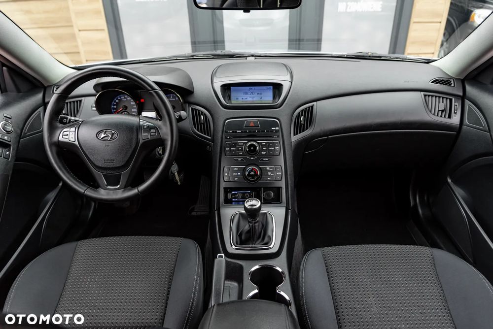 Hyundai Genesis Coupe 2.0 T - 27
