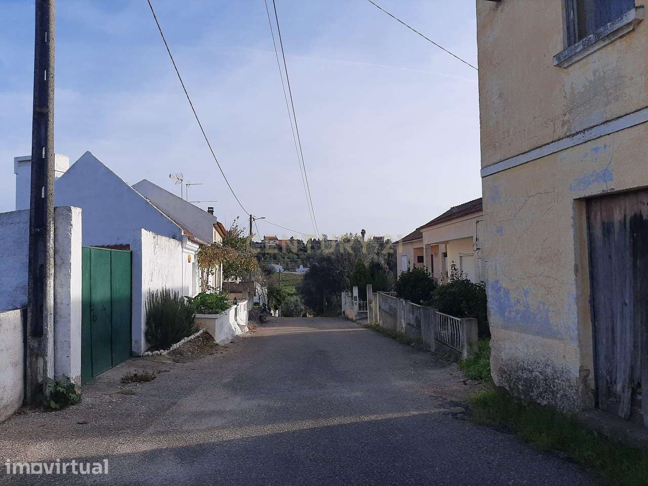 Moradia geminada de 2 pisos para recuperação, num lote de 1080m2, Carv - Grande imagem: 5/15