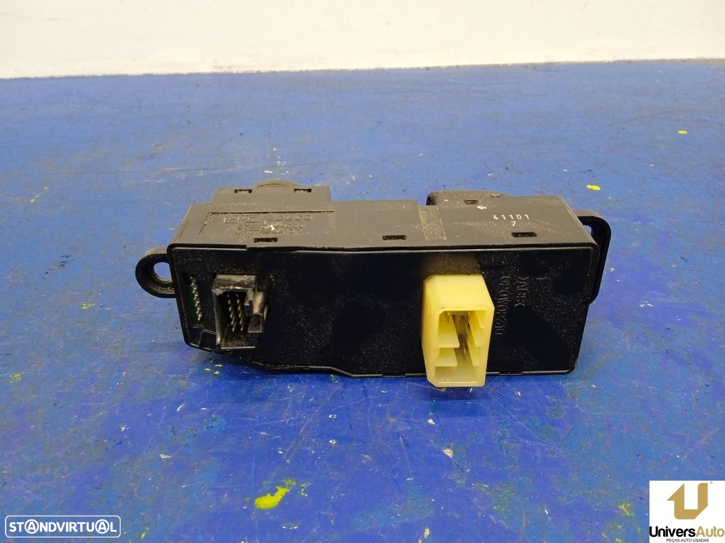 COMANDO ELEVADOR DE VIDRO FRONTAL ESQUERDO HYUNDAI H100 FURGÃO 1998 -620W02310 - 2