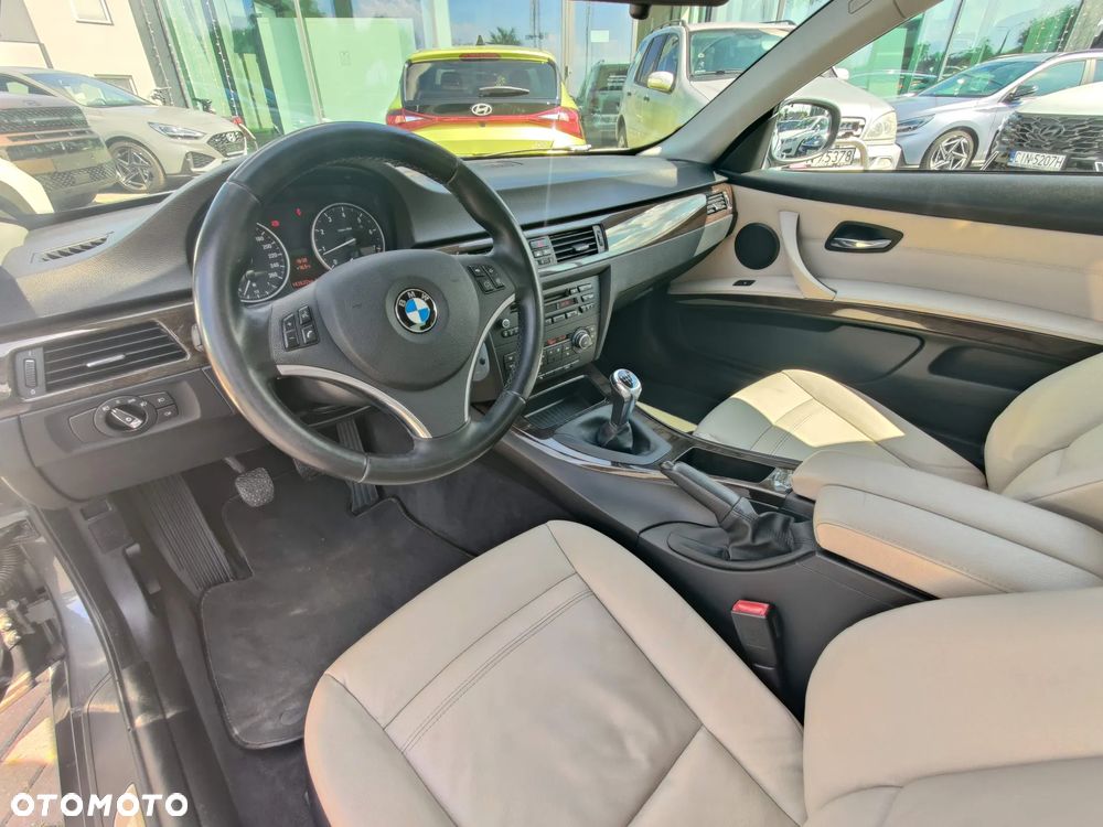 BMW Seria 3 318i Edition Exclusive - 17