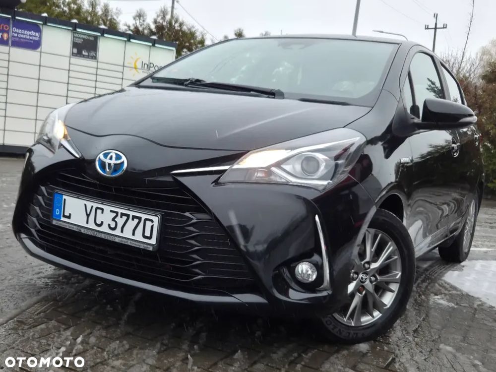 Toyota Yaris Hybrid 100 Terra - 1