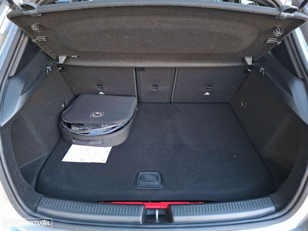 Mercedes-Benz A 250 e - 27