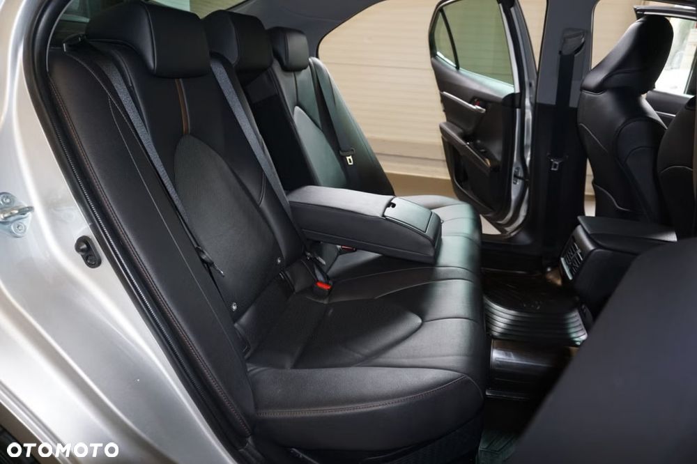 Toyota Camry Executive - 22