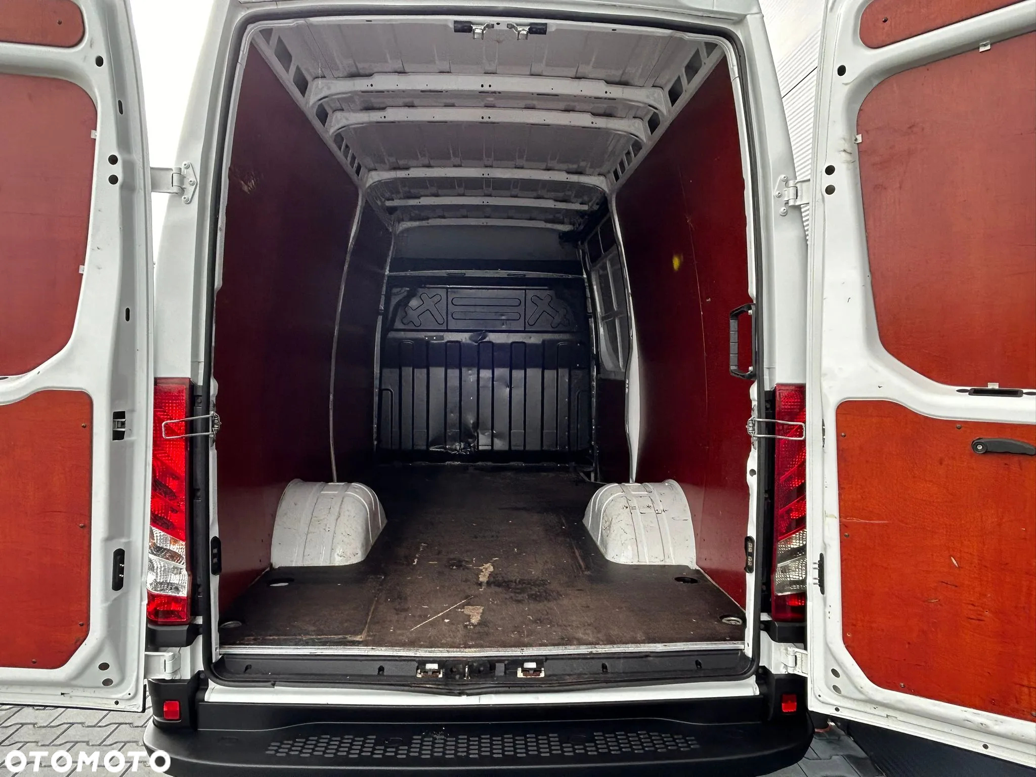 Iveco Daily 35C18 3.0 HPI Hi-Matic L3H2 Średniak **LEDY**Hak 3,5t**NA BLIŹNIAKACH**KLIMA**Sprowadzony**2020R** - 5