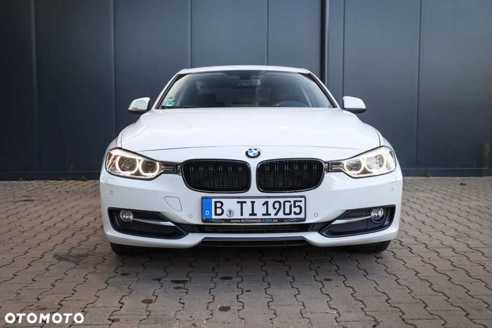 BMW Seria 3 320d Sport Line - 10