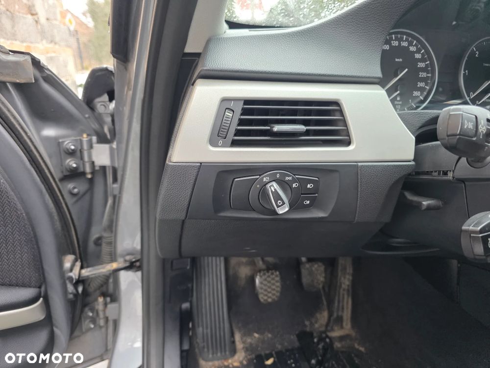 BMW Seria 3 318d Sport Line - 31