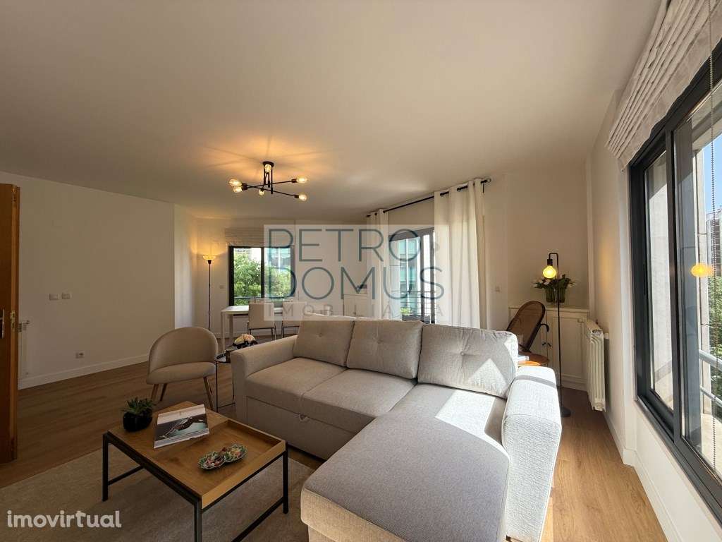 Elegante T3 no Saldanha com Garagem - Mobilado e Equipado - Grande imagem: 2/30