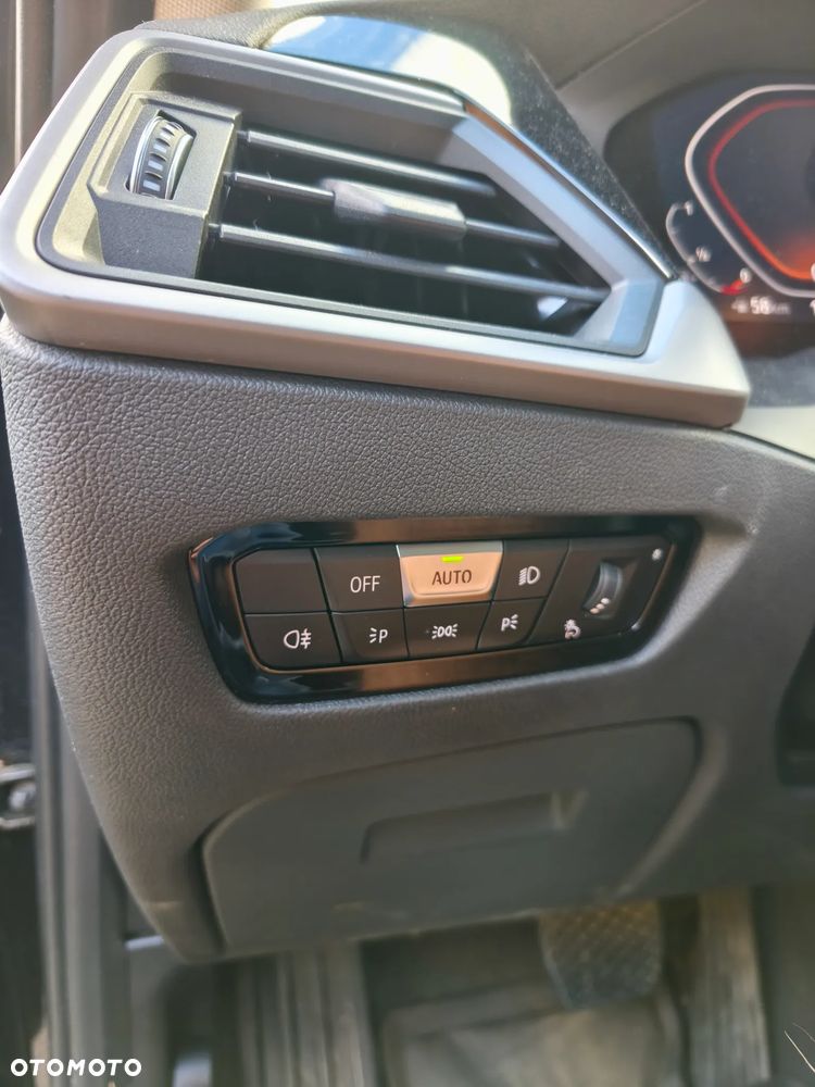 BMW Seria 3 318i - 23
