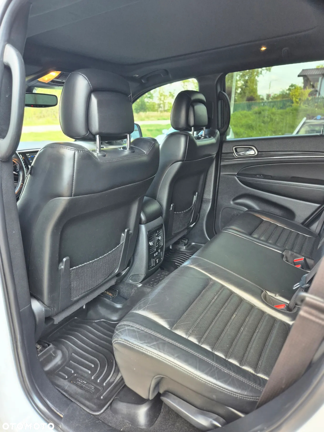 Jeep Grand Cherokee - 34