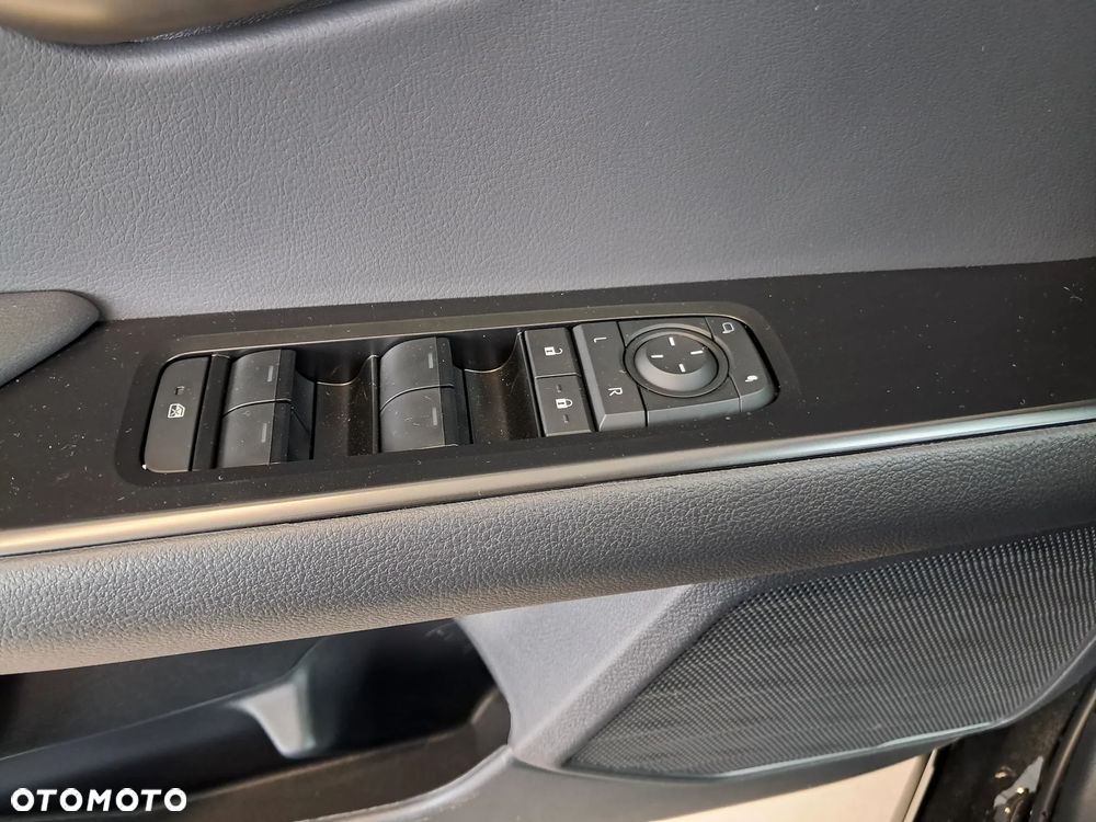 Lexus UX 300h Business - 24