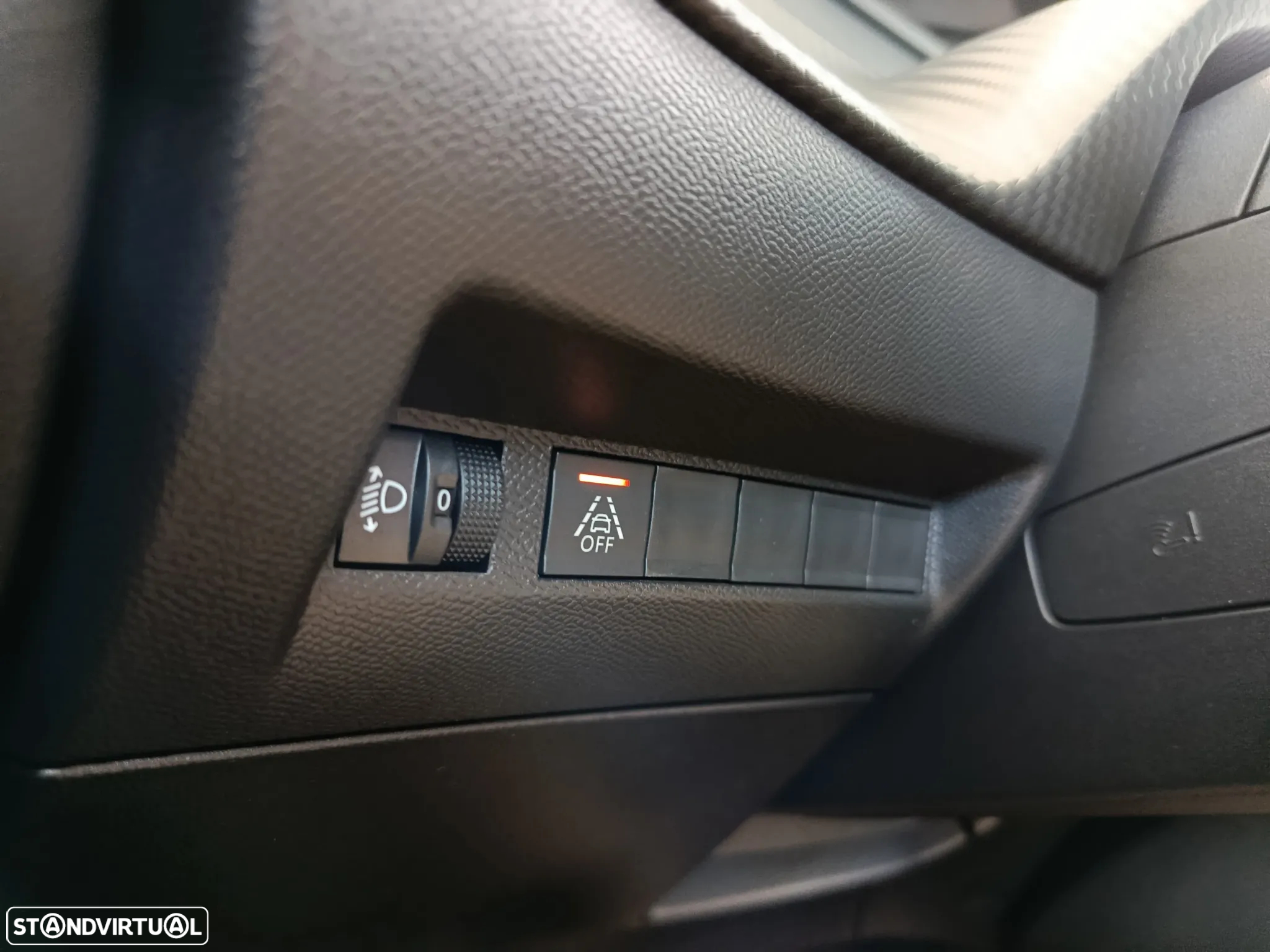 Peugeot 208 - 12