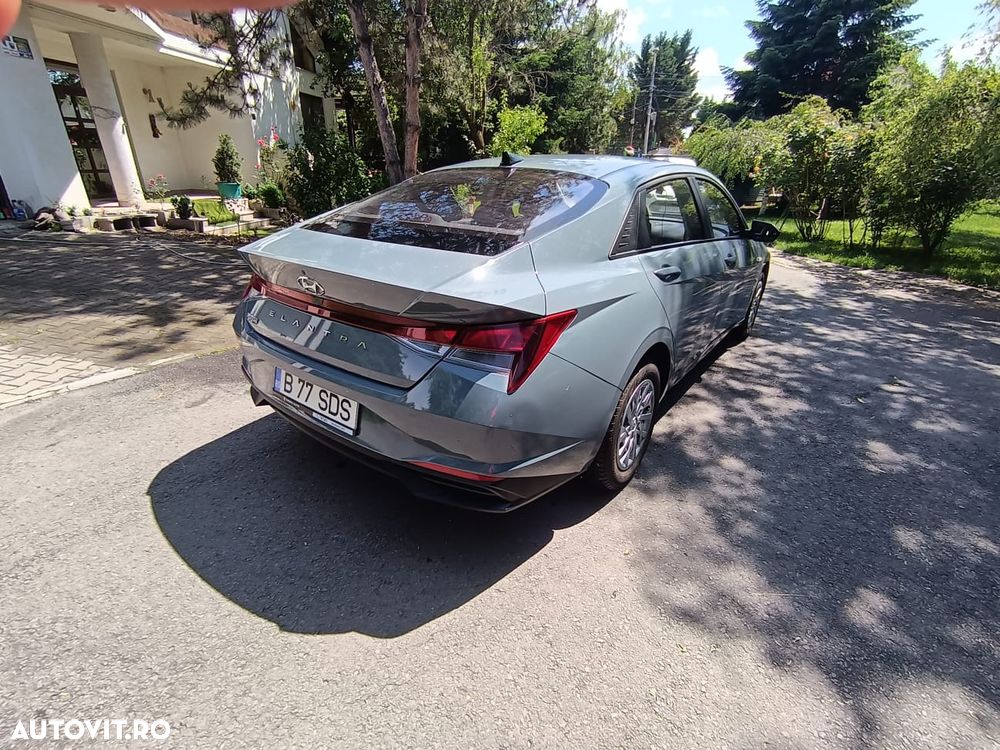 Hyundai Elantra - 3
