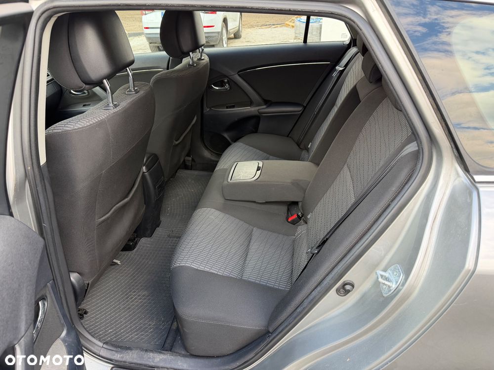 Toyota Avensis 2.0 D-4D Sol - 10