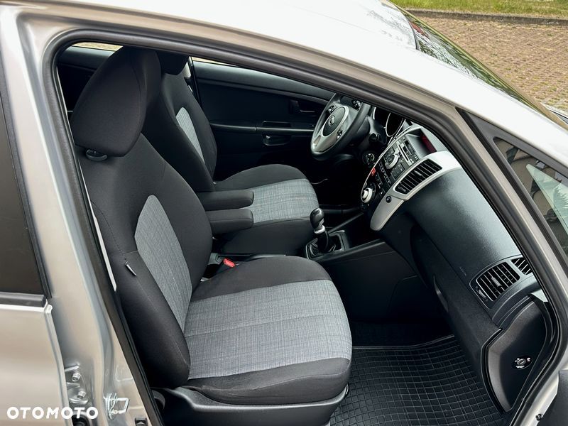 Kia Venga - 11