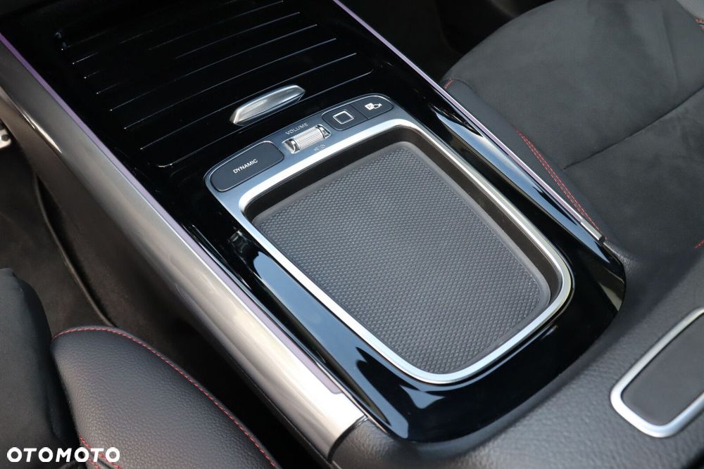 Mercedes-Benz GLA 200 AMG Line - 13