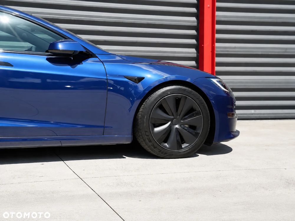 Tesla Model S - 8