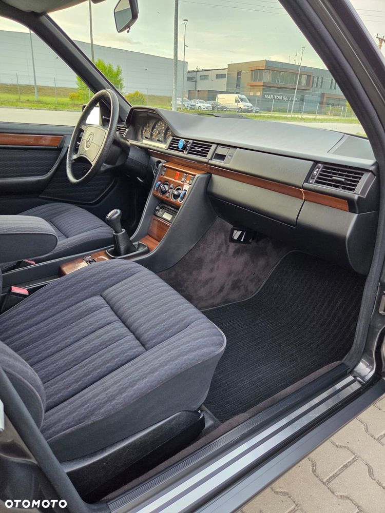 Mercedes-Benz W124 (1984-1993) ver-260-se - 23