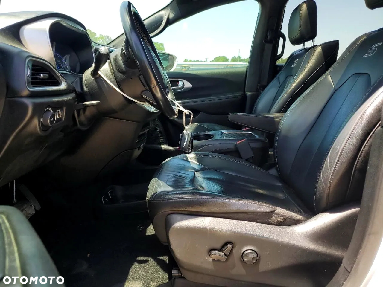 Chrysler Pacifica - 8