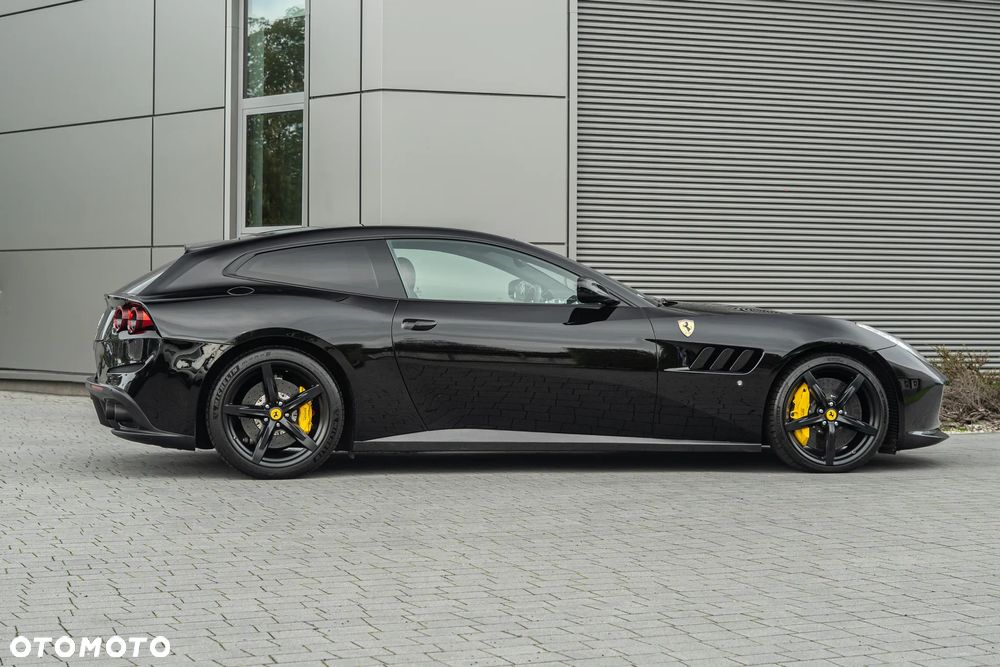 Ferrari GTC4Lusso - 2