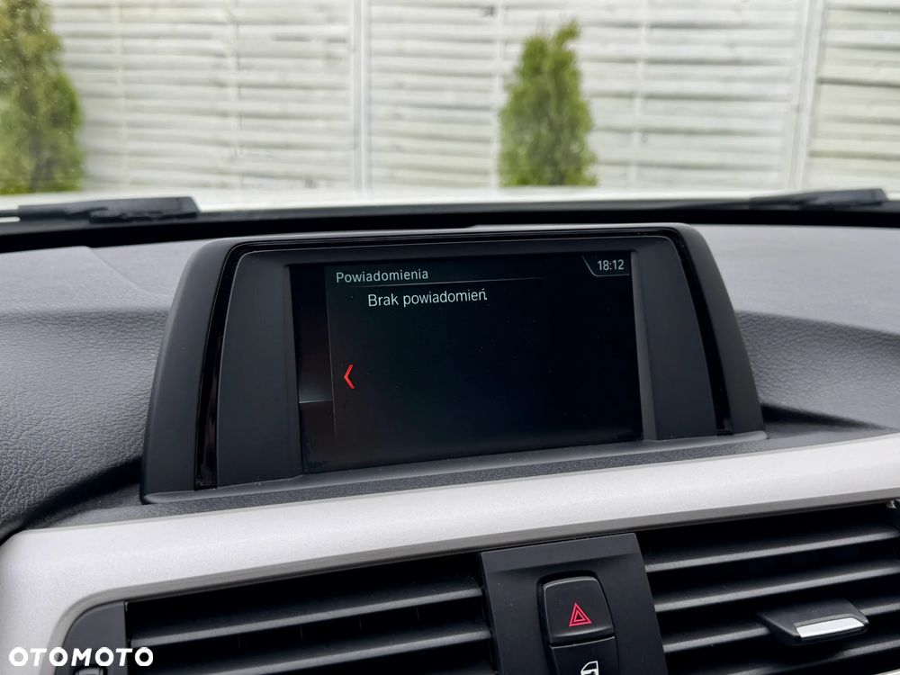 BMW Seria 3 318i - 15