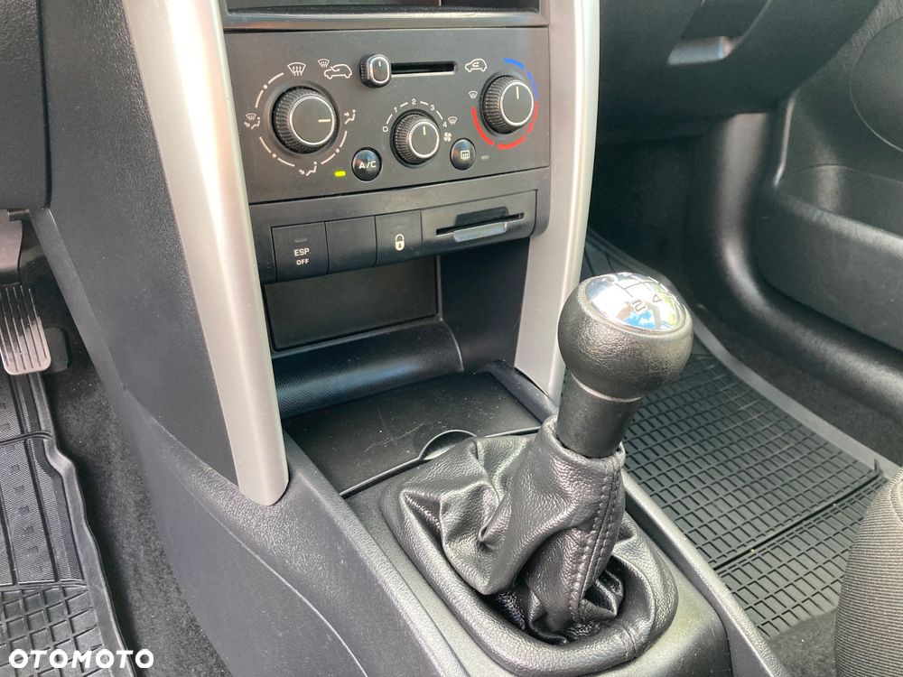 Peugeot 207 - 24