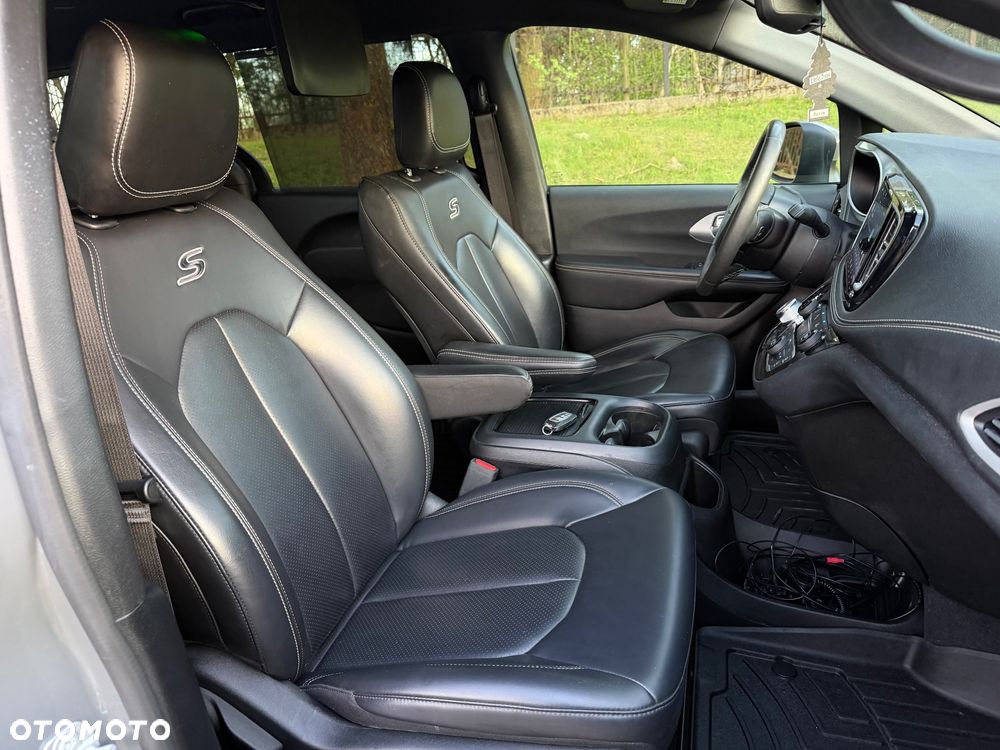 Chrysler Pacifica - 31