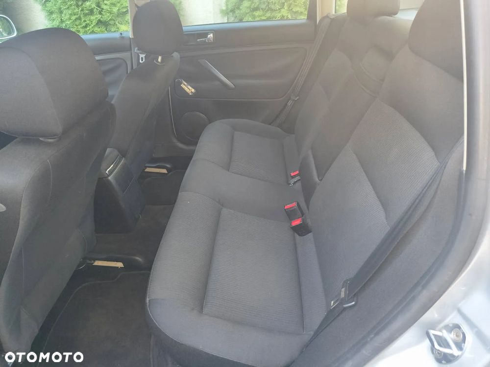 Volkswagen Passat 1.6 Basis - 10