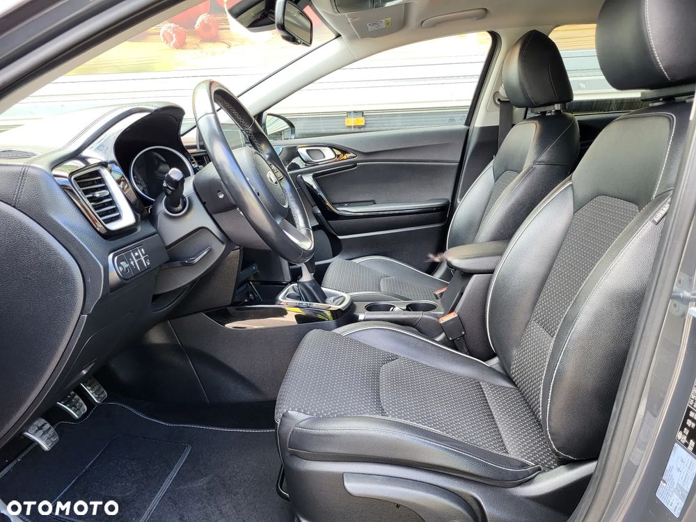Kia Ceed 1.4 T-GDI L Business Line Plus - 17