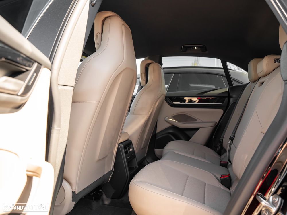 Porsche Macan Electric 4 - 18